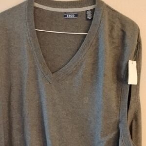 IZOD Men's Gray V-Neck Sweater